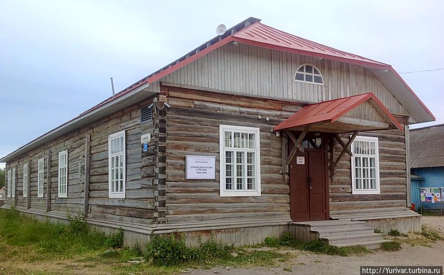 Экспозиция музея соловецких лагерей расположена с бывшем бараке для заключенных Соловецкие острова, Россия
