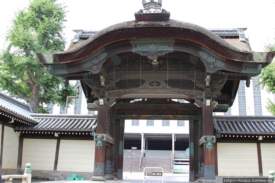 Ворота Хигаси Хонгандзи Киото, Япония