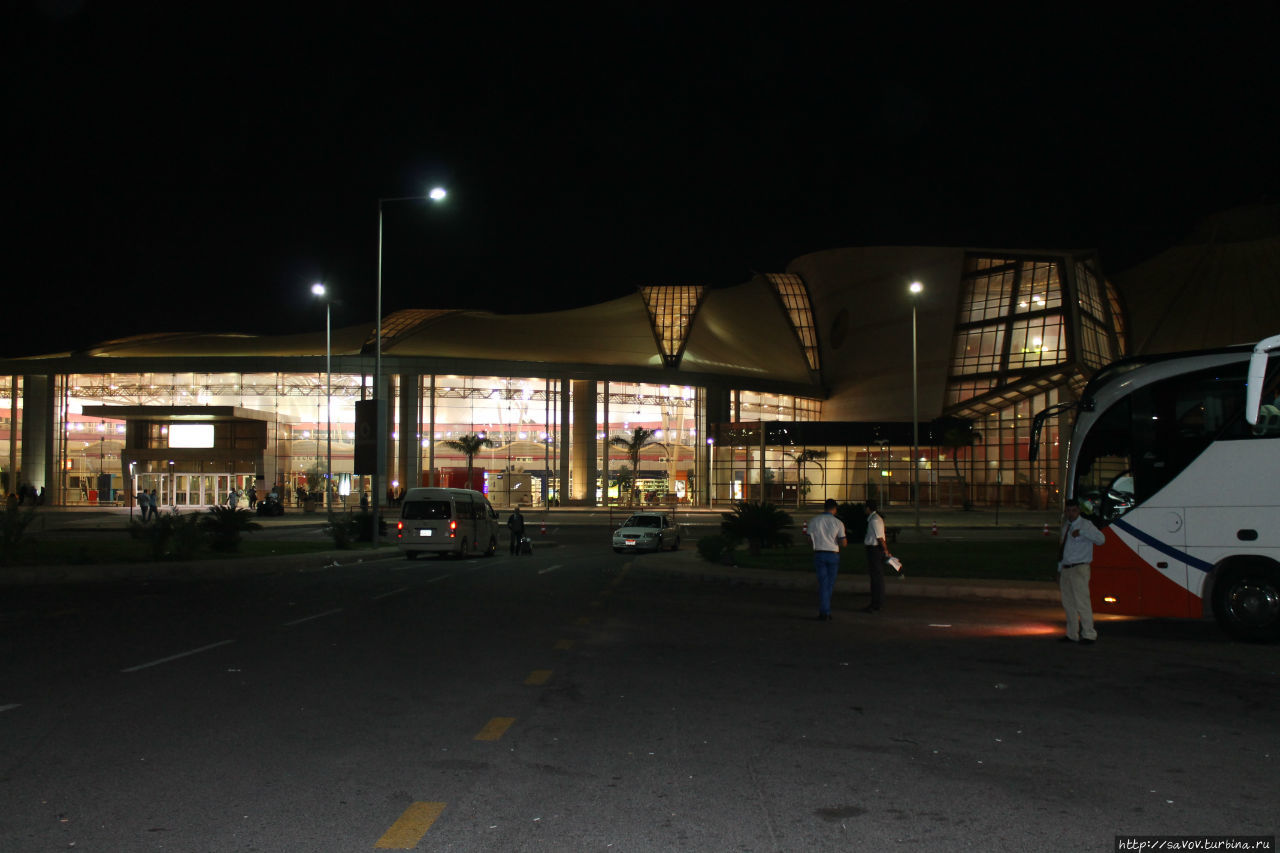 Ночной аэропорт Шарм-эль-Шейха Шарм-Эль-Шейх, Египет
