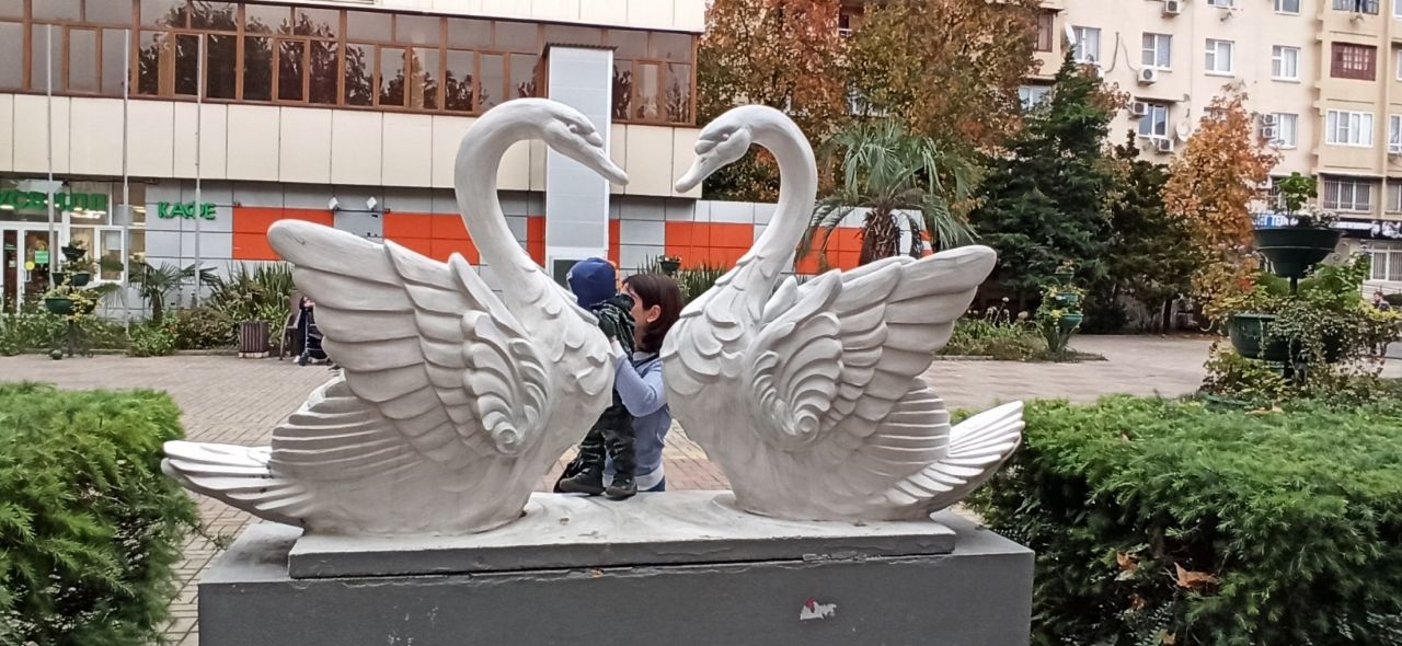 Скульптура «Лебединая верность» Адлер, Россия
