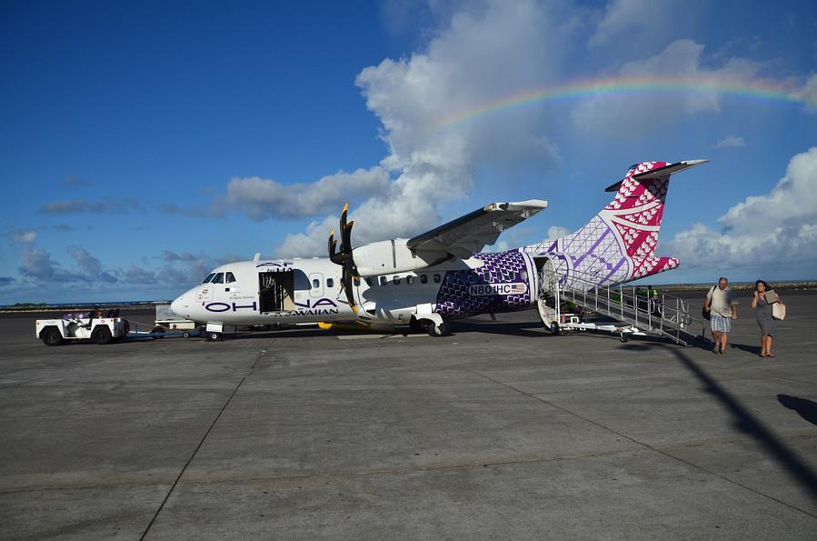 ATR-42 прилетел в аэропорт Кона на острове Биг Остров Гавайи, CША