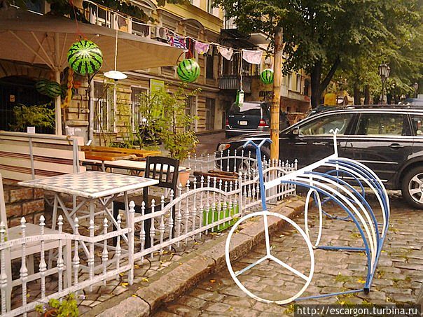 Особенно порадовали стоянки для велосипедов. Особенно порадовали стоянки для велосипедов.