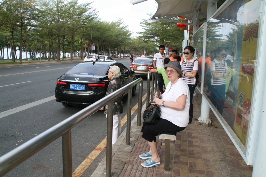 Автобусная остановка Санья, Китай