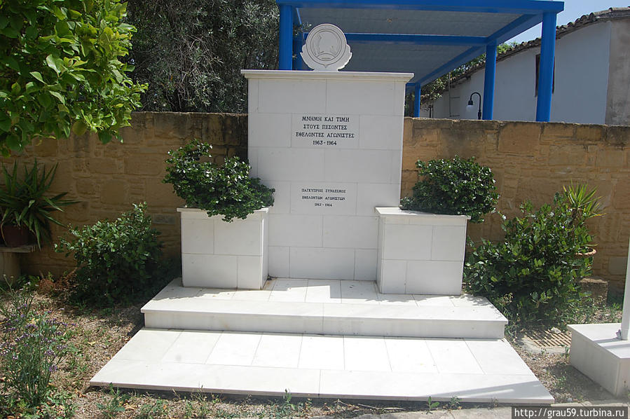 Памятник бойцам- добровольцам в войне 1963-1964 гг Никосия, Кипр