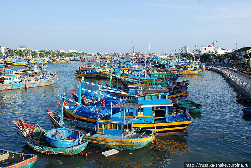 Город на реке Фантхиет, Вьетнам