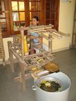 Перевал Хайван.  Фабрика шелковых изделий. Процесс прядения нитей