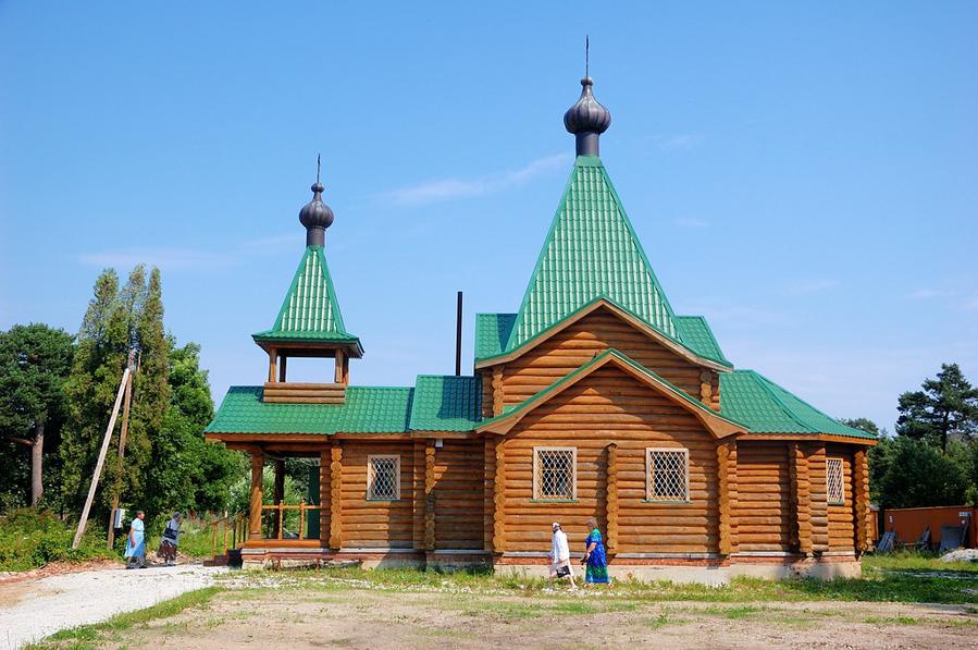 Бревенчатая православная церковь