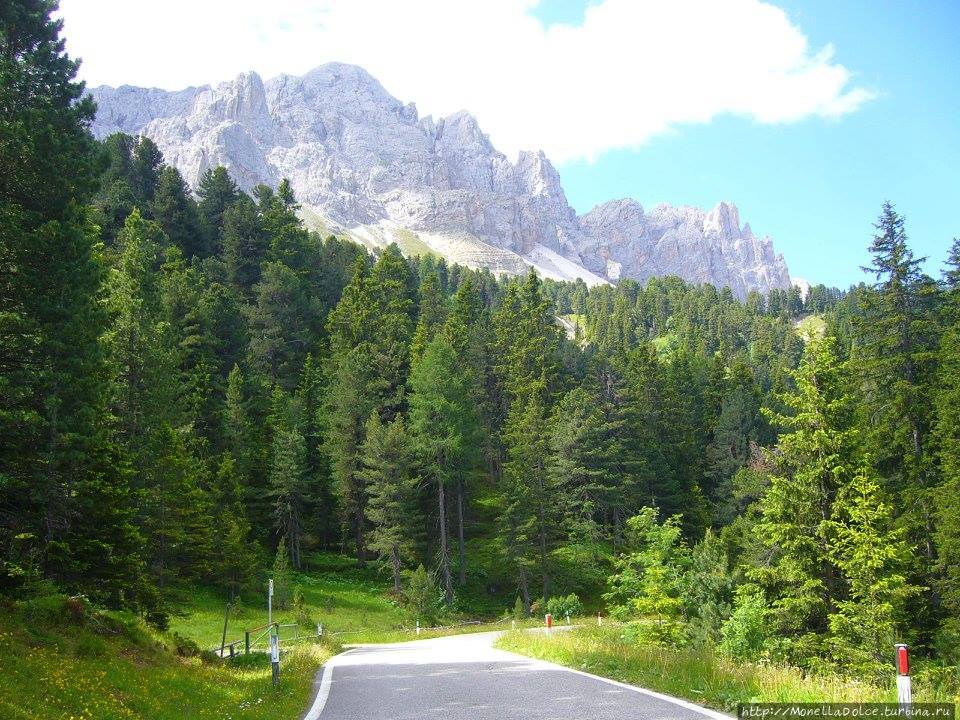 Горный перевал Пассо дэллэ Эрбэ и Сассо дэллэ Путиа Санта-Маддалена, Италия