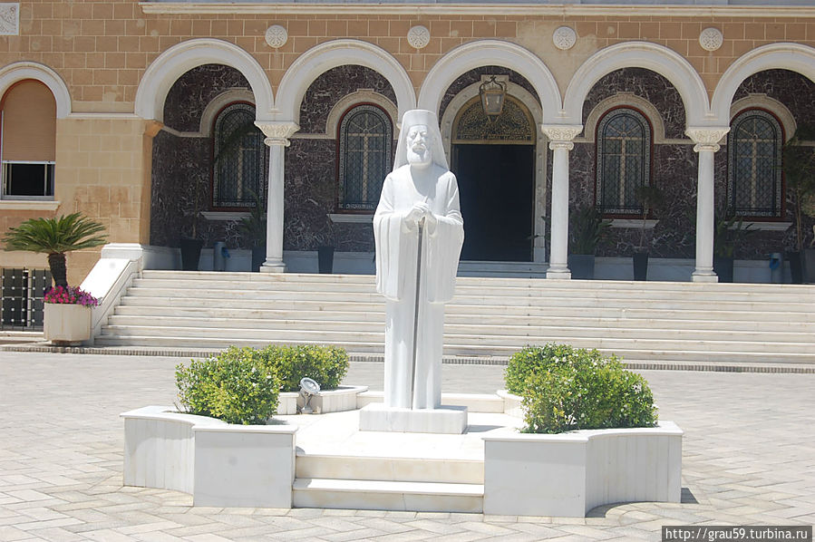 Памятник архиепископу Макариосу III Никосия, Кипр