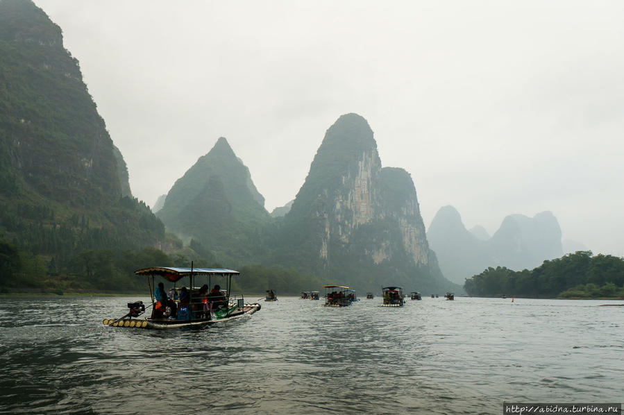 На плотах по реке Ли Гуйлинь, Китай На плотах по реке Ли Гуйлинь, Китай