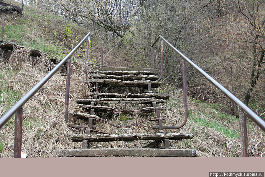 Одна из лестниц наверх в парк Швейцария Нижний Новгород, Россия