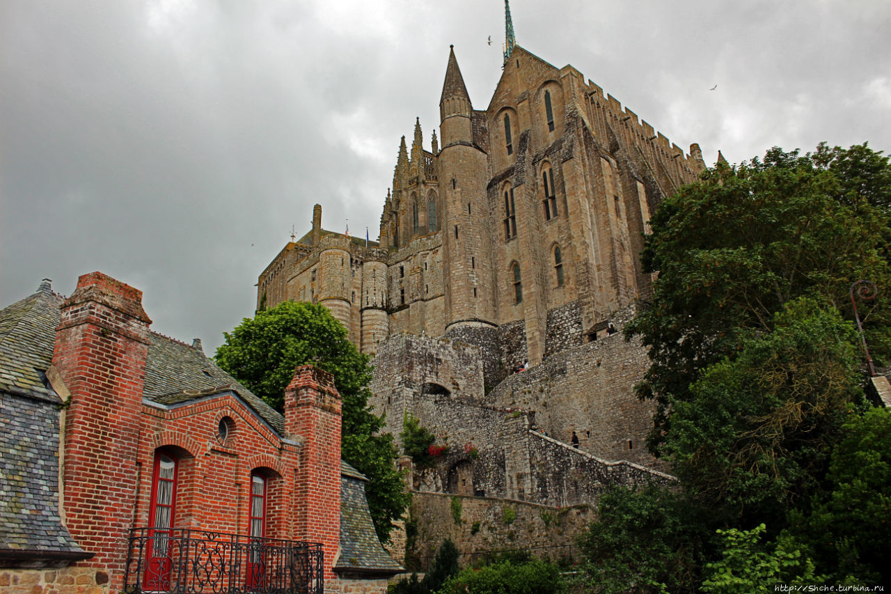 Красавица, что манит близостью и дразнит недоступностью Мон-Сен-Мишель, Франция Красавица, что манит близостью и дразнит недоступностью Мон-Сен-Мишель, Франция