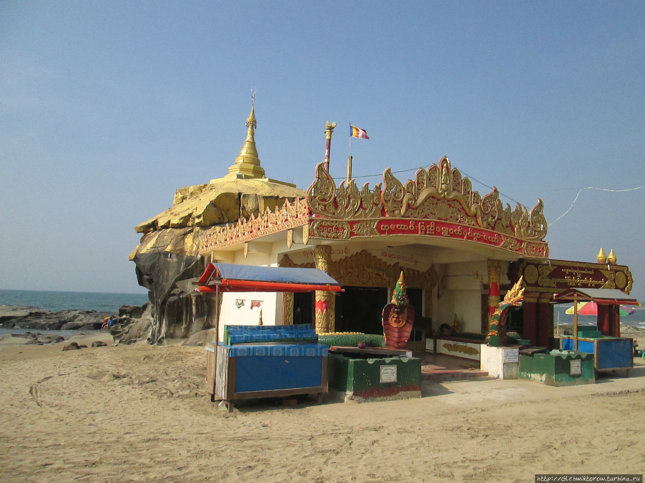 Пагода и другие особенности пляжа Чаунг-Та, Мьянма