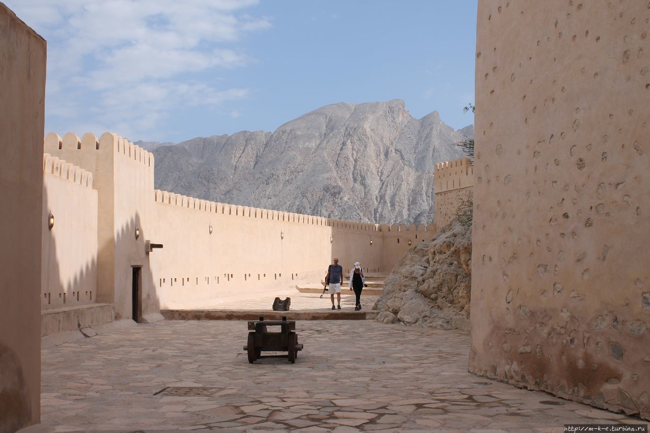 Мощная крепость Нахаль. Возможность примерить и попробовать Оман Мощная крепость Нахаль. Возможность примерить и попробовать Оман