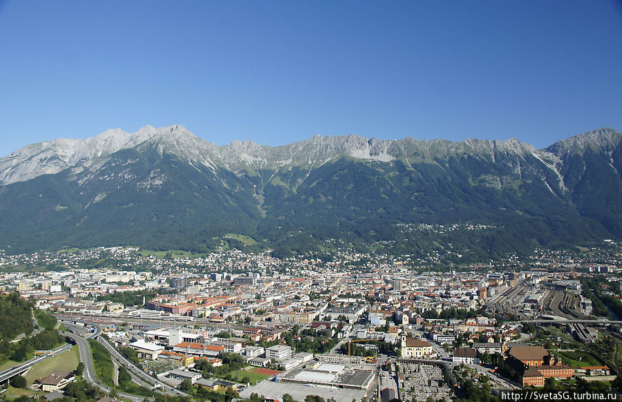 Восхитительная панорама Инсбрука открывается со смотровой площадки.