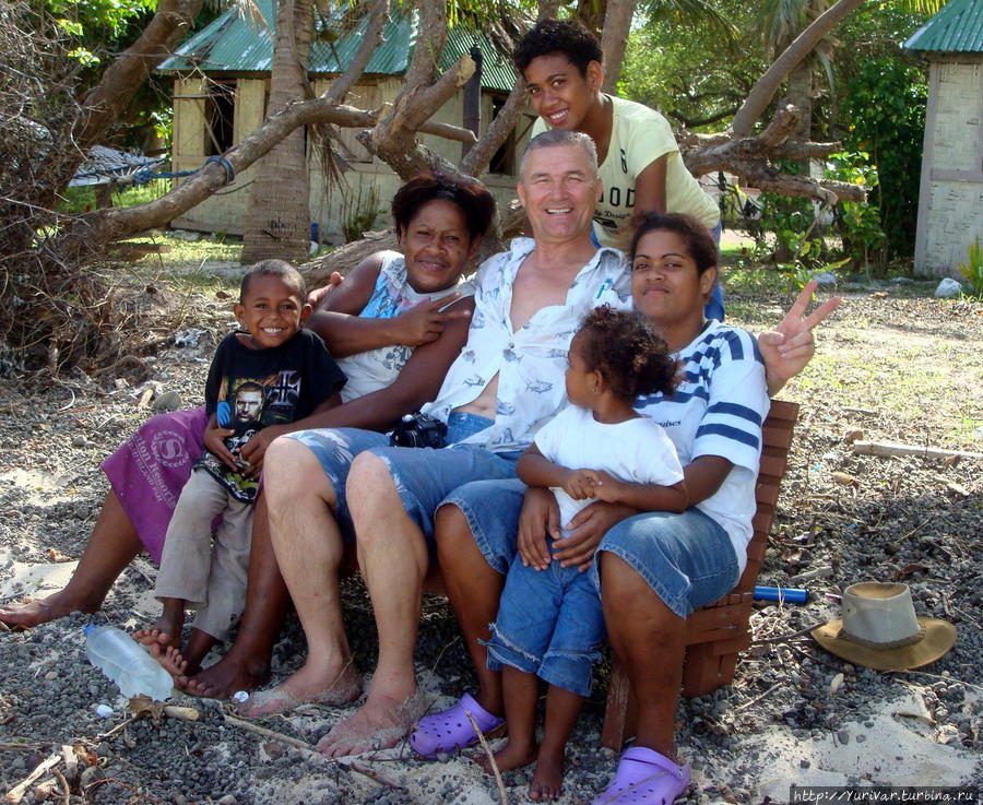 Дети сотрудников отеля тоже живут на острове Остров Дравака, Фиджи