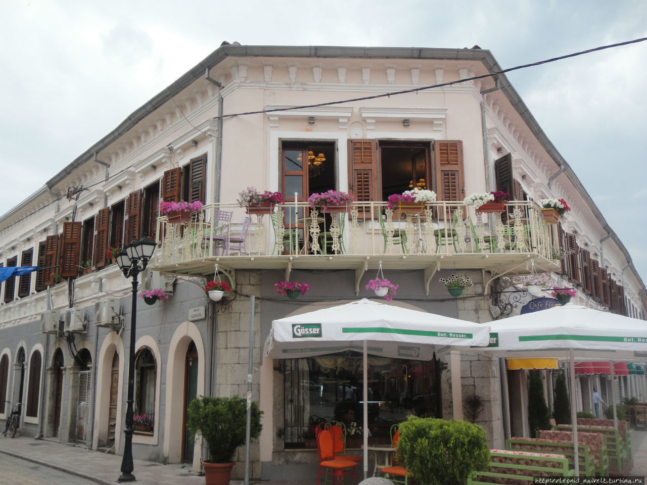 Шкодер. Замурованные женщины и герои, разлитые по бутылкам Шкодер, Албания Шкодер. Замурованные женщины и герои, разлитые по бутылкам Шкодер, Албания