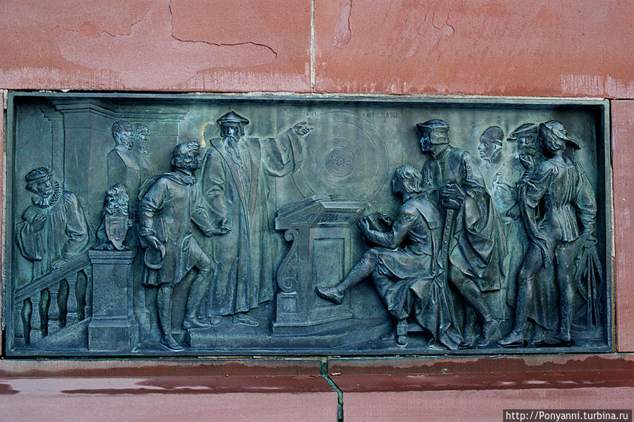 Барельефы на памятнике (1870) Барельефы на памятнике (1870)