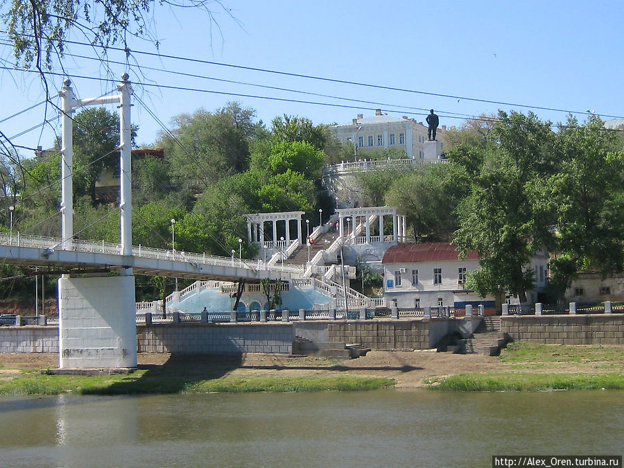 Вантовый мост построен в 1983. Оренбург, Россия