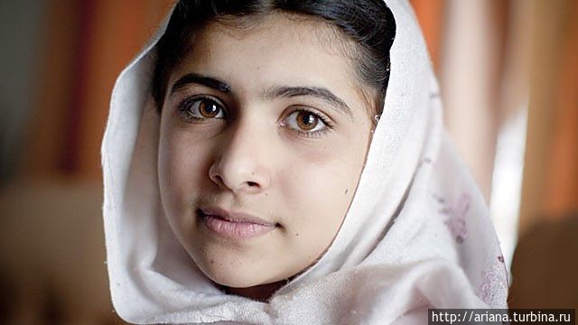 Р.S. Лица встречавших меня женщин запомнились мне такими, как у этой пакистанской девушки на фото из сети — спокойными и приветливыми. Доверчивыми и ничуть не настороженными. Пешавар, Пакистан