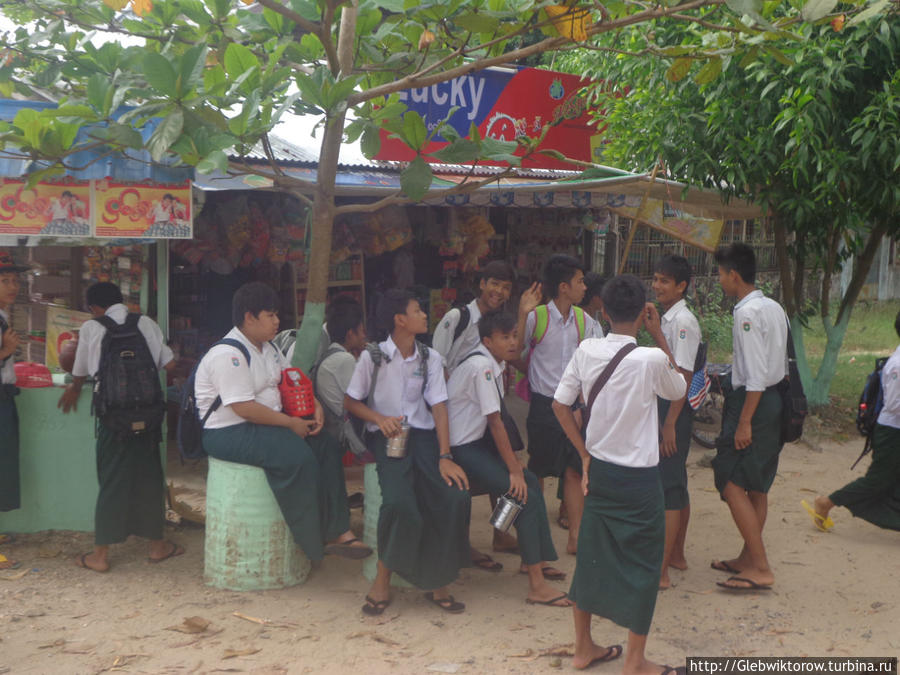 Тханлуин: прогулка по Kyaikalot Pagoda Road Янгон, Мьянма