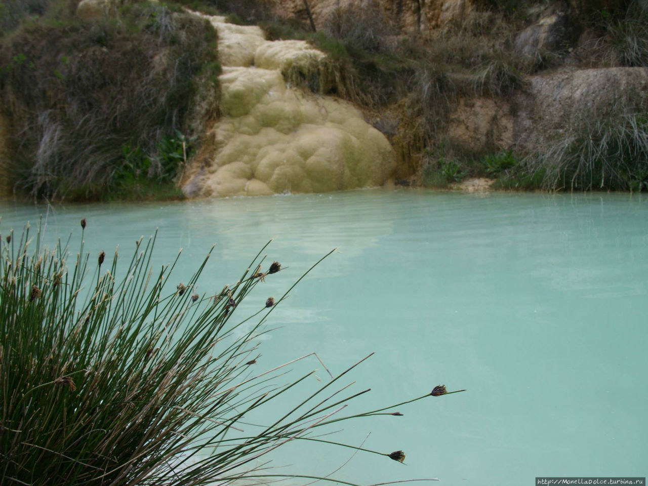 Природные бассейны термальной воды в Bagno Vignoni Баньо-Виньони, Италия