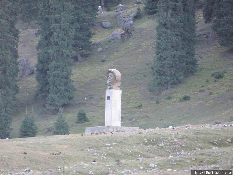 ущелье Барскаун памятник Гагарину Каракол, Киргизия