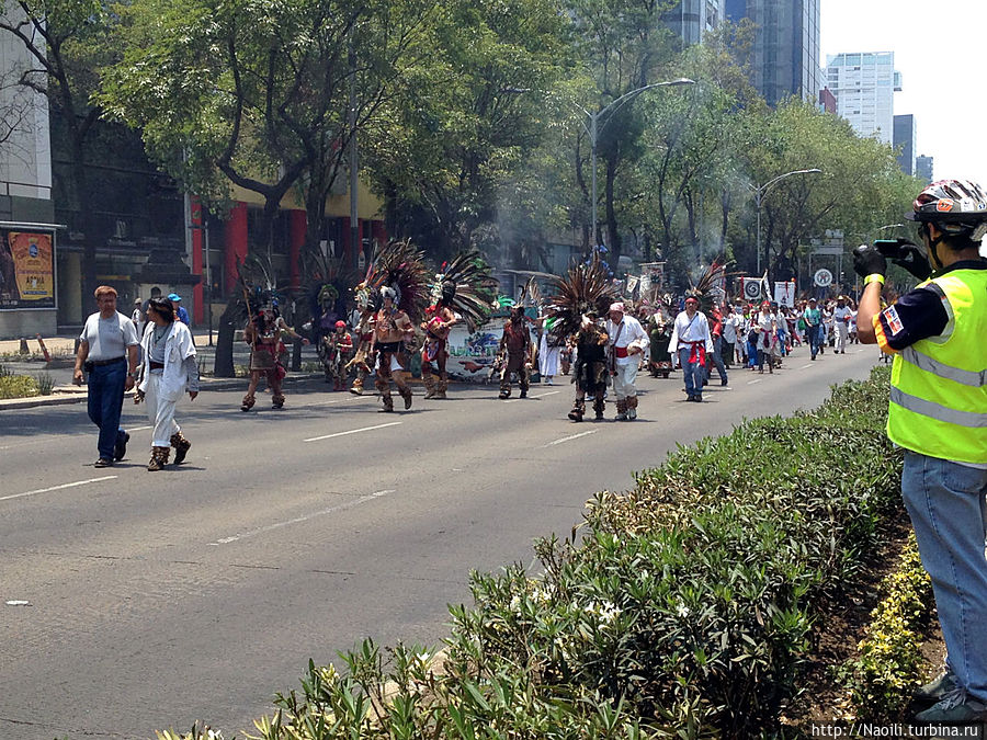 Карнавал ко дню Матери Земли — 21 апреля Мехико, Мексика