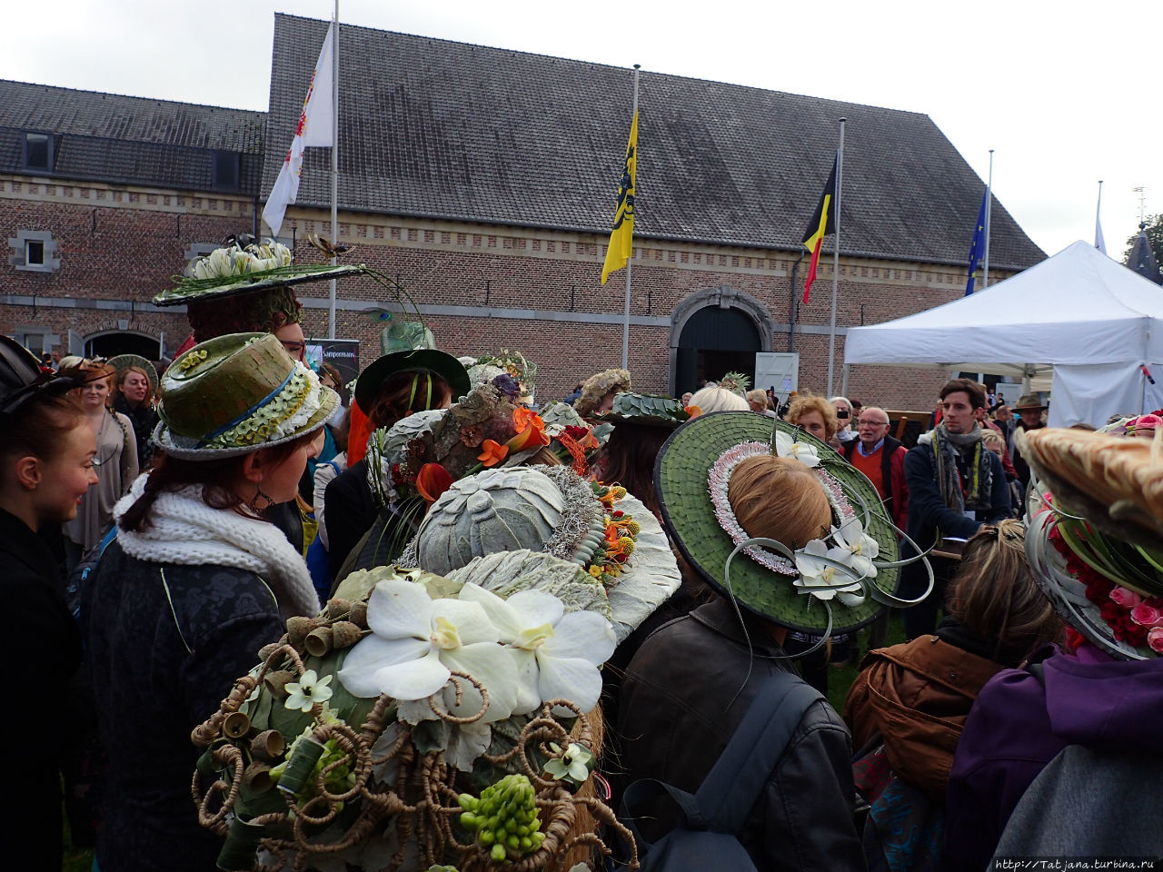 Конкурс  шляпок на фестивале цветов  Fleur Amour Билзен, Бельгия