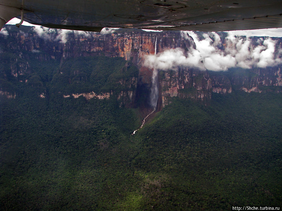 Осмотр водопада Анхель и гор нац. парка Канайма с самолета Национальный парк Канайма, Венесуэла