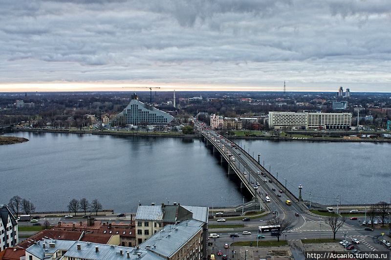 Вид на Старый город Риги с церкви Св. Петра Рига, Латвия