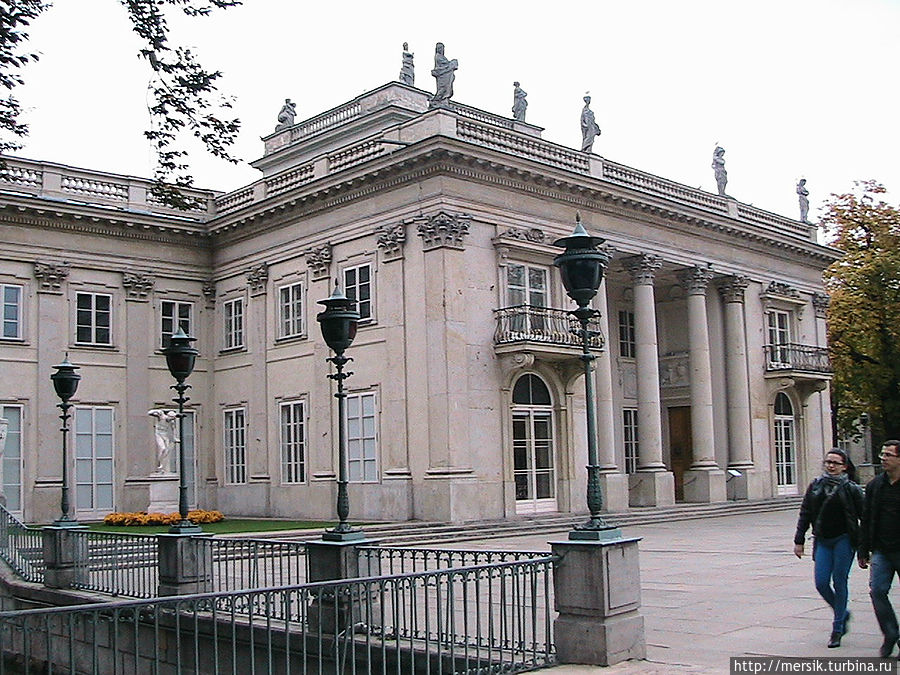 Дворец на воде и амфитеатр Варшава, Польша Дворец на воде и амфитеатр Варшава, Польша