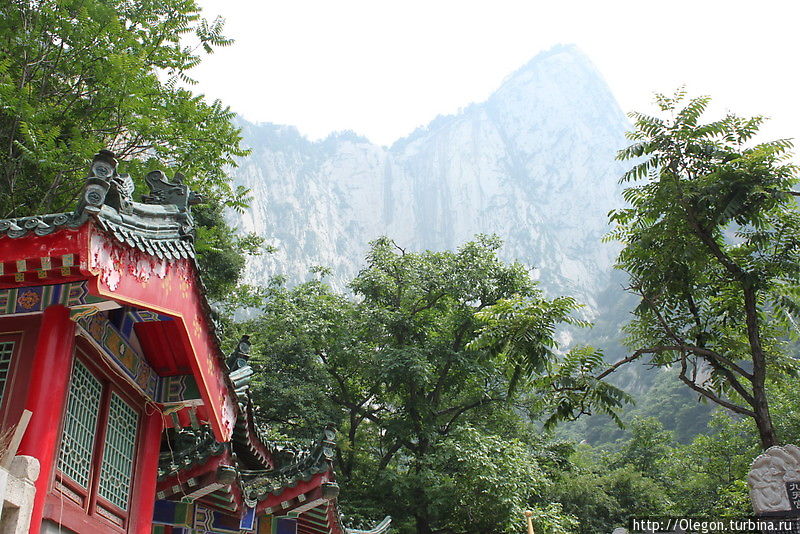 Монастыри и храмы в окружении живописных гор Хуашань, Китай