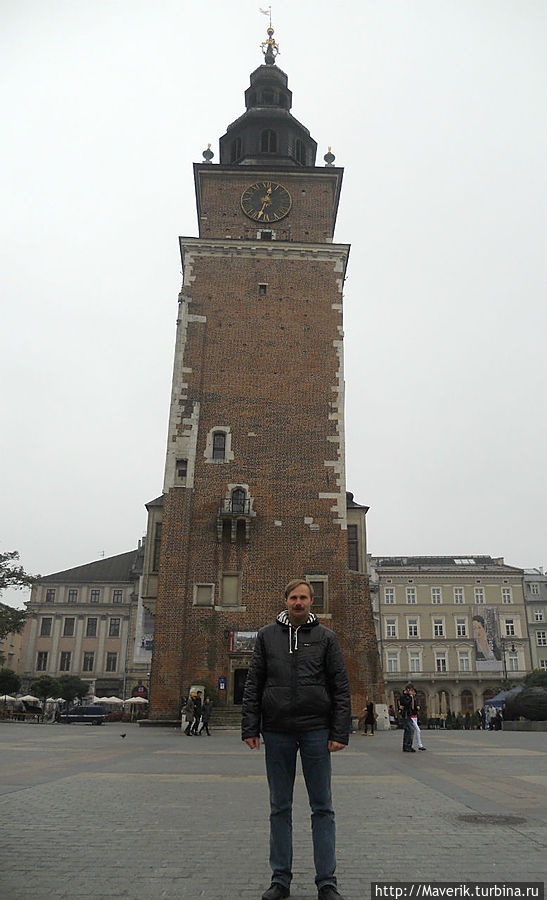 Знаменитая башня Ратуши. Это всё, что уцелело от Ратуши XIV века. Знаменитая башня Ратуши. Это всё, что уцелело от Ратуши XIV века.