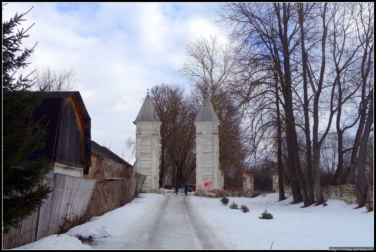 Ворота в парк. Середина XVIII в. Полотняный Завод, Россия