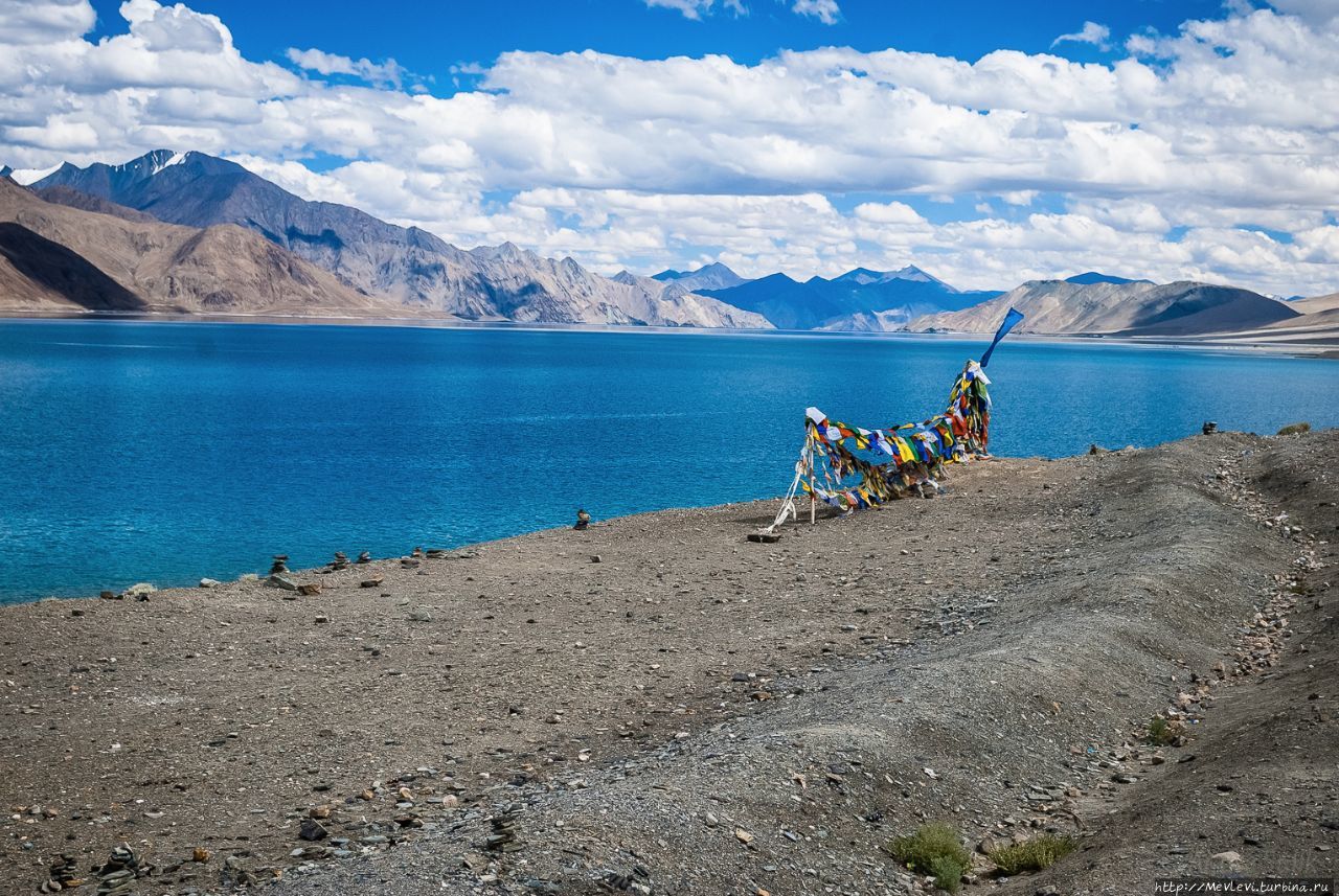 Озеро Пангонг Штат Джамму-и-Кашмир, Индия Озеро Пангонг Штат Джамму-и-Кашмир, Индия