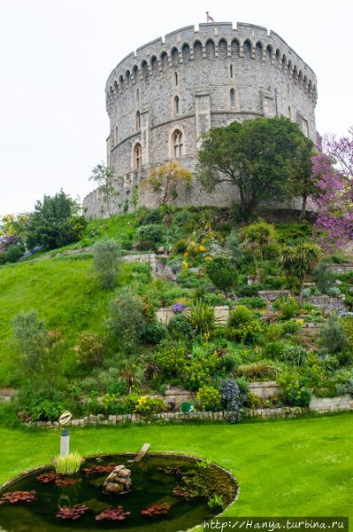 Укромный сад с фонтаном около Круглой Башни в Виндзоре. Фото из интернета Виндзор, Великобритания