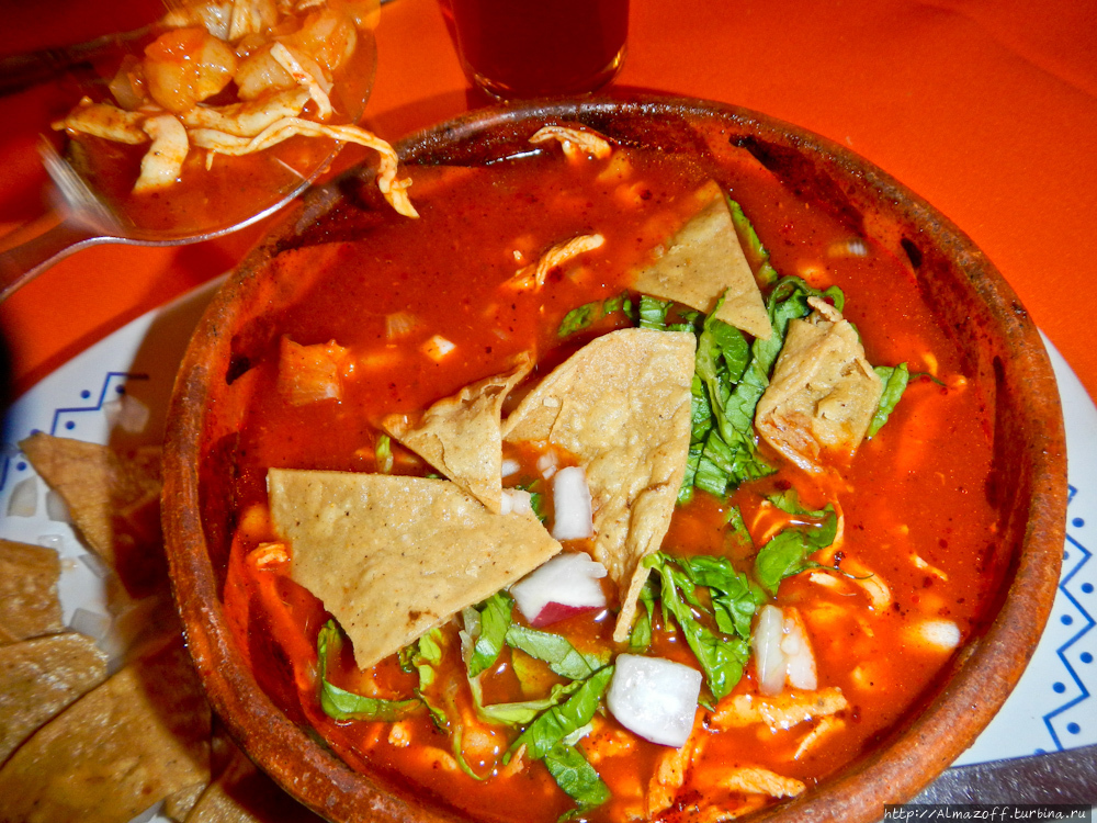 Горячая мексиканская кухня и общение, тоже горячее. Мексика