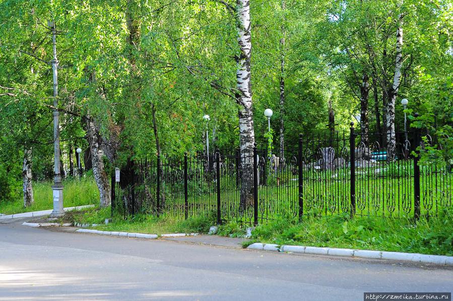 Сад скульптуры за забором Сыктывкар, Россия