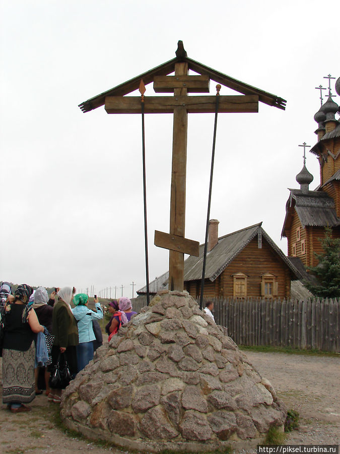 Всехсвятский скит. Памятный крест Святогорск, Украина