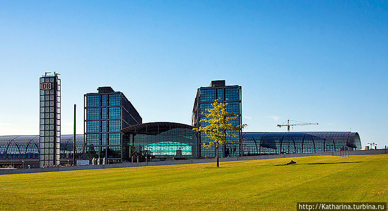 Главный железнодорожный вокзал Берлина.Считается самым современным вокзалом Европы. Главный железнодорожный вокзал Берлина.Считается самым современным вокзалом Европы.