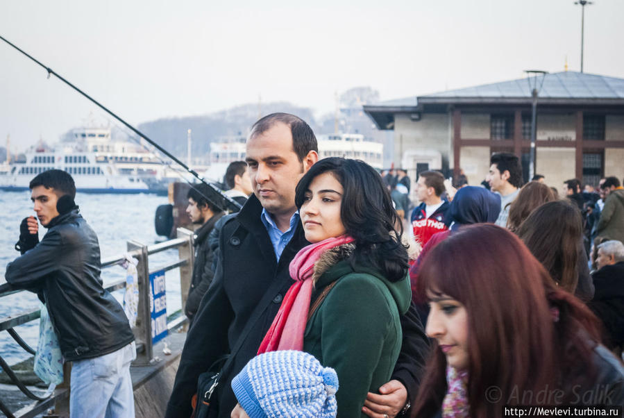 На набережной у моста Галата Стамбул, Турция
