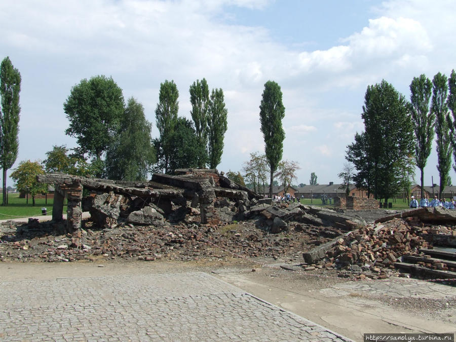 перед наступлением советских войск весной 1945г. немцы в спешке разрушали свою фабрику смерти Закопане, Польша