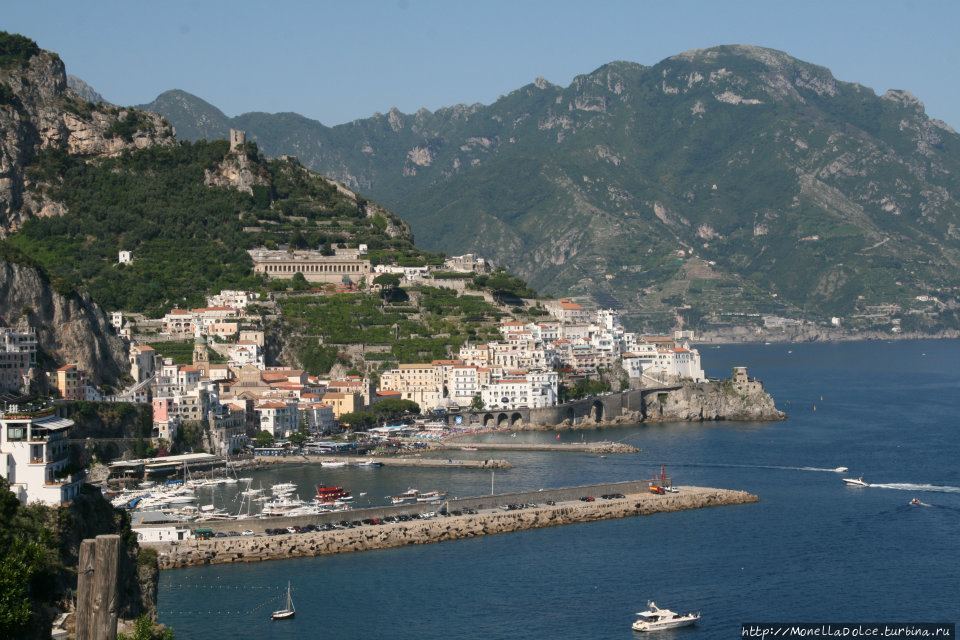 Amalfi — панорама сверху со стороны посёлка Pogerola Амальфи, Италия