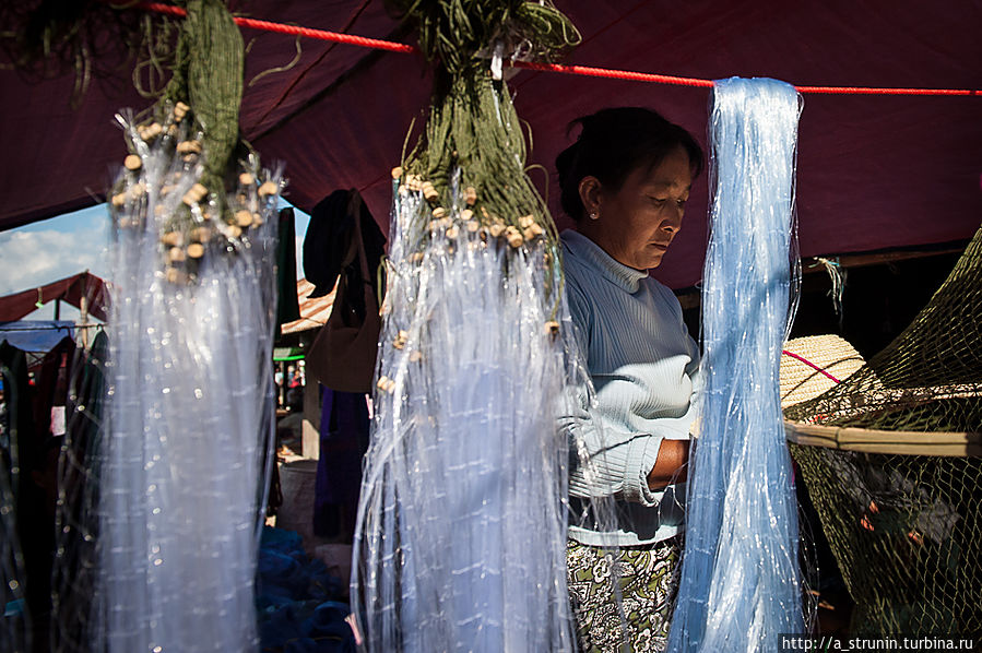 Рынок на воде Озеро Инле, Мьянма Рынок на воде Озеро Инле, Мьянма