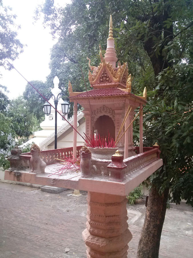 Пном Пень. Инденпенденс монумент. Ват Пном Пномпень, Камбоджа
