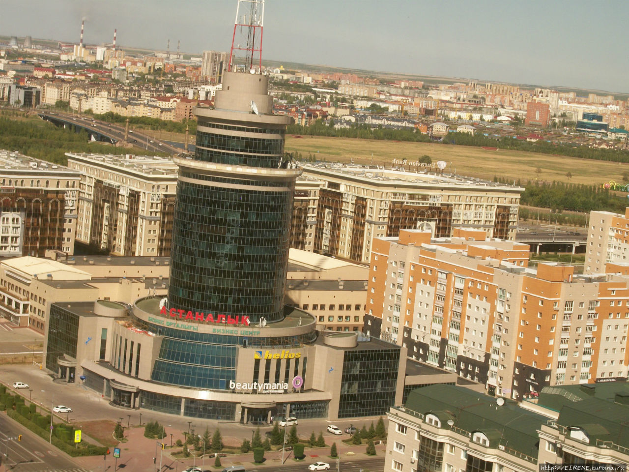 Вид на город с Байтерека. Астана, Казахстан