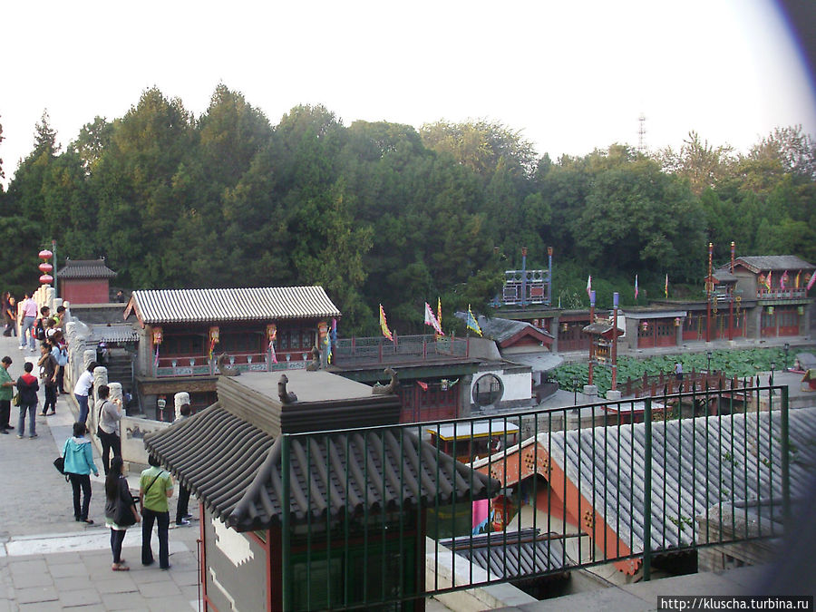 Один день в летнем императорском дворце. Пекин, Китай Один день в летнем императорском дворце. Пекин, Китай