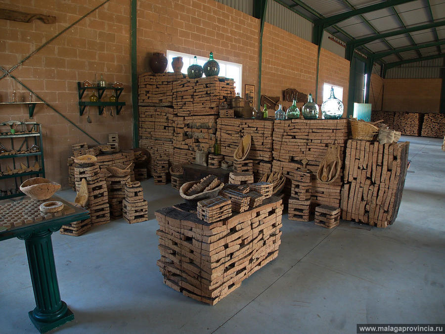Пробковая фабрика в Ронде Ронда, Испания Пробковая фабрика в Ронде Ронда, Испания
