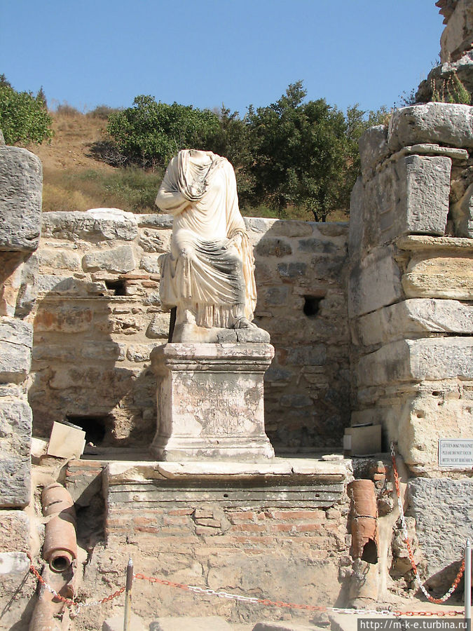 Сама хозяйка бань Эфес античный город, Турция